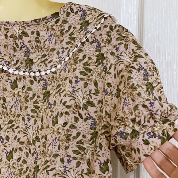 Like new diary pink floral button down puff sleeve blouse, ruffle collar - Picture 9 of 13